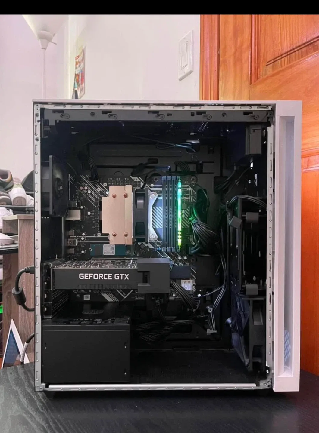 HP OMEN Desktop PC - White image indicator(5)