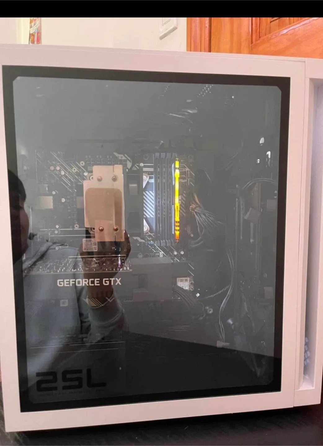 HP OMEN Desktop PC - White image indicator(4)