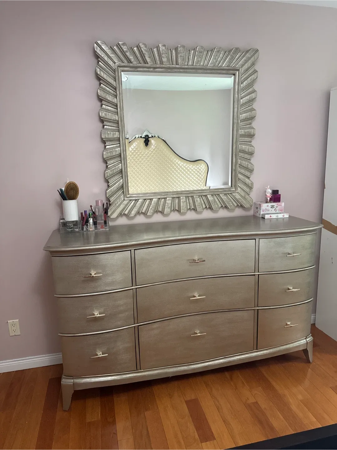 Quilted italian leather Beige Bed Frame & Dresser Set image indicator(3)