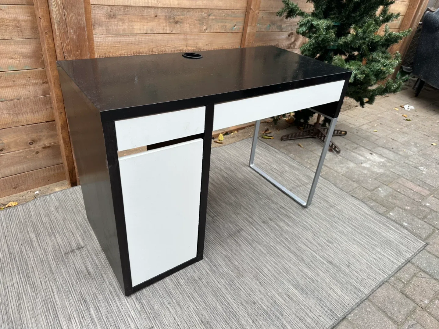 Black and White Desk with Drawers and Shelves image indicator(2)