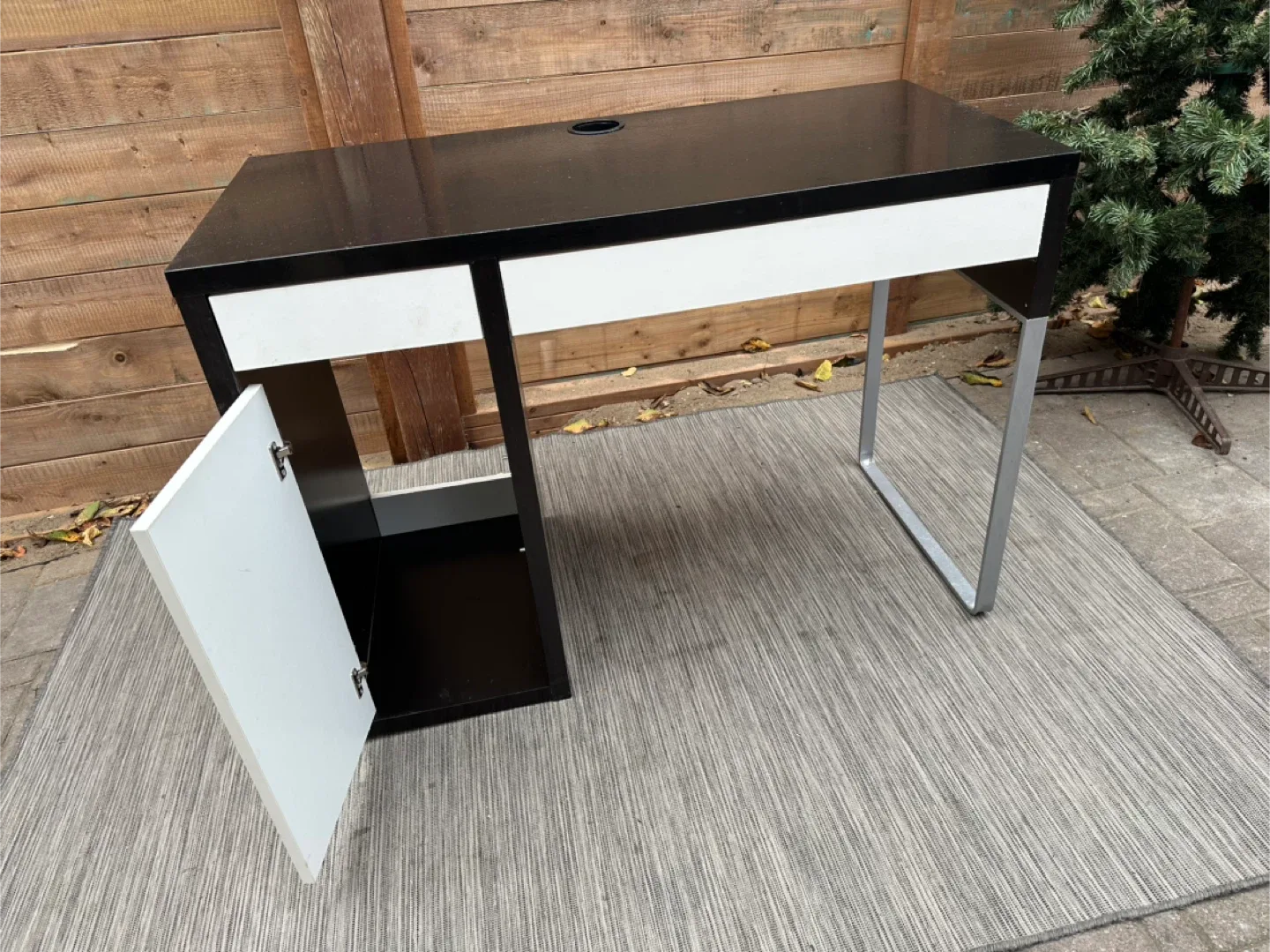 Black and White Desk with Drawers and Shelves image indicator(4)