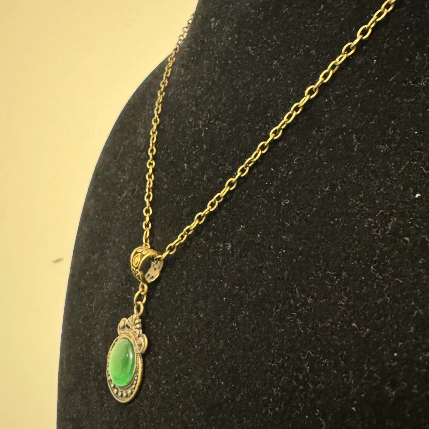 Victorian Renaissance Olive Green Pendant Necklace image indicator(4)