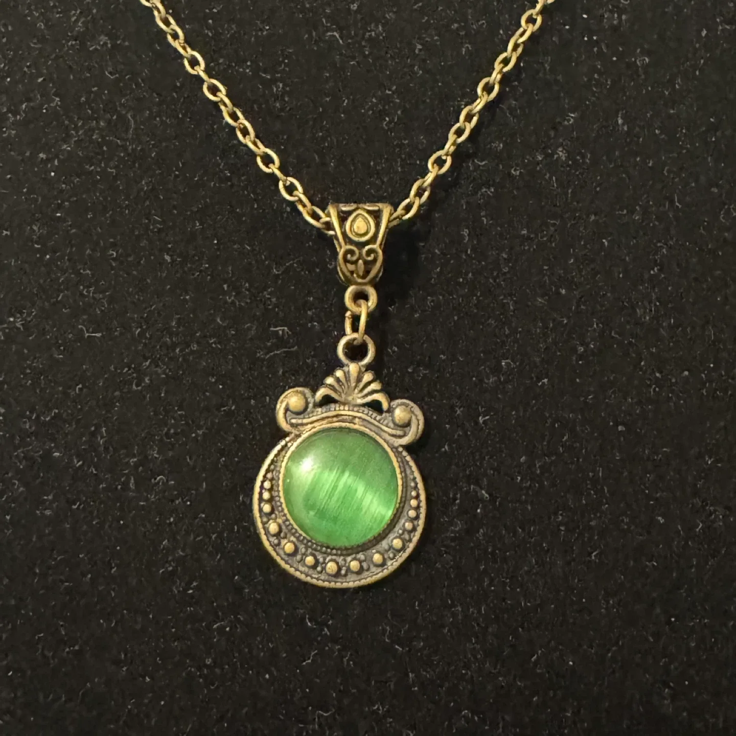 Victorian Renaissance Olive Green Pendant Necklace image indicator(6)