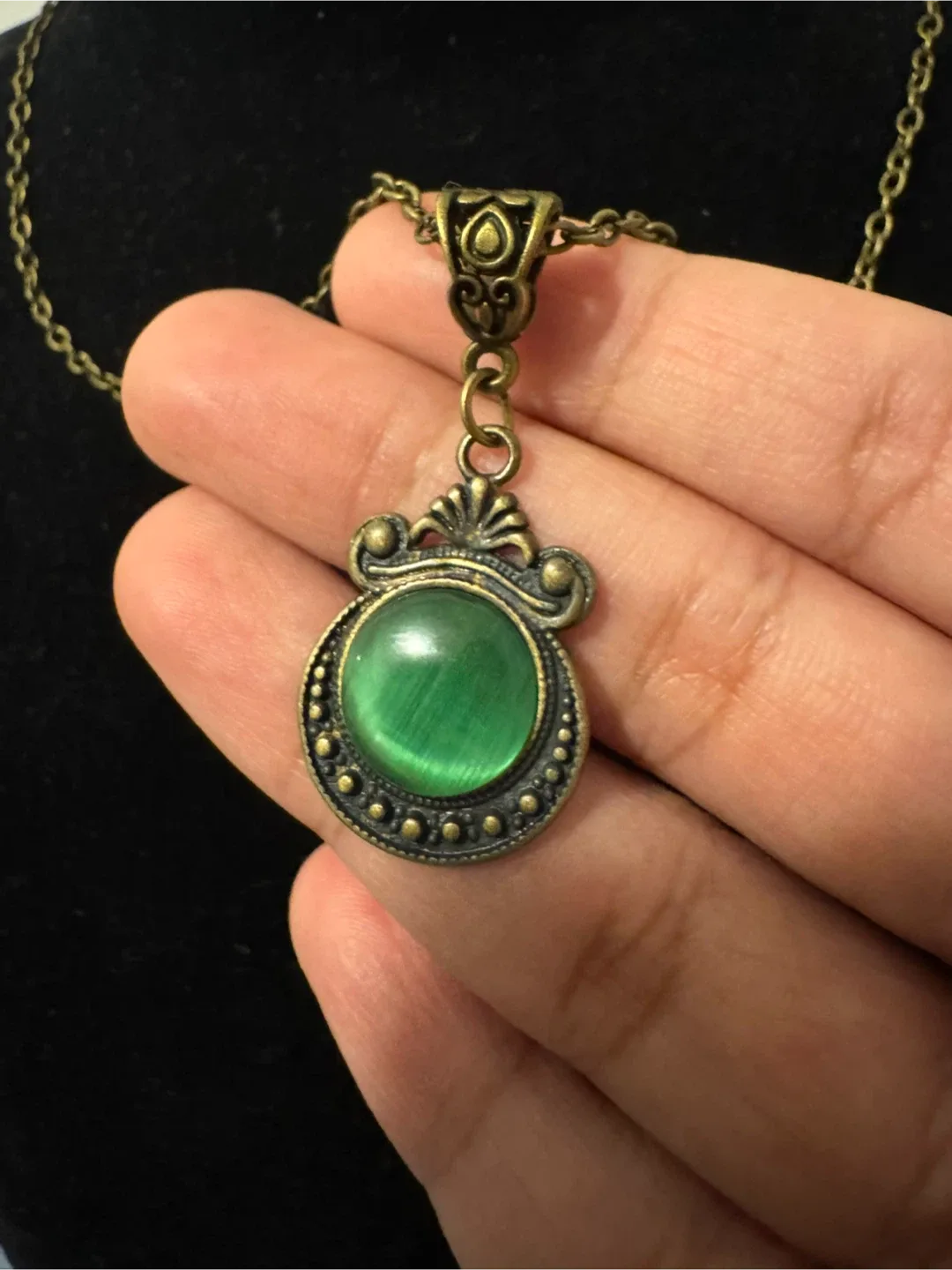 Victorian Renaissance Olive Green Pendant Necklace image indicator(8)