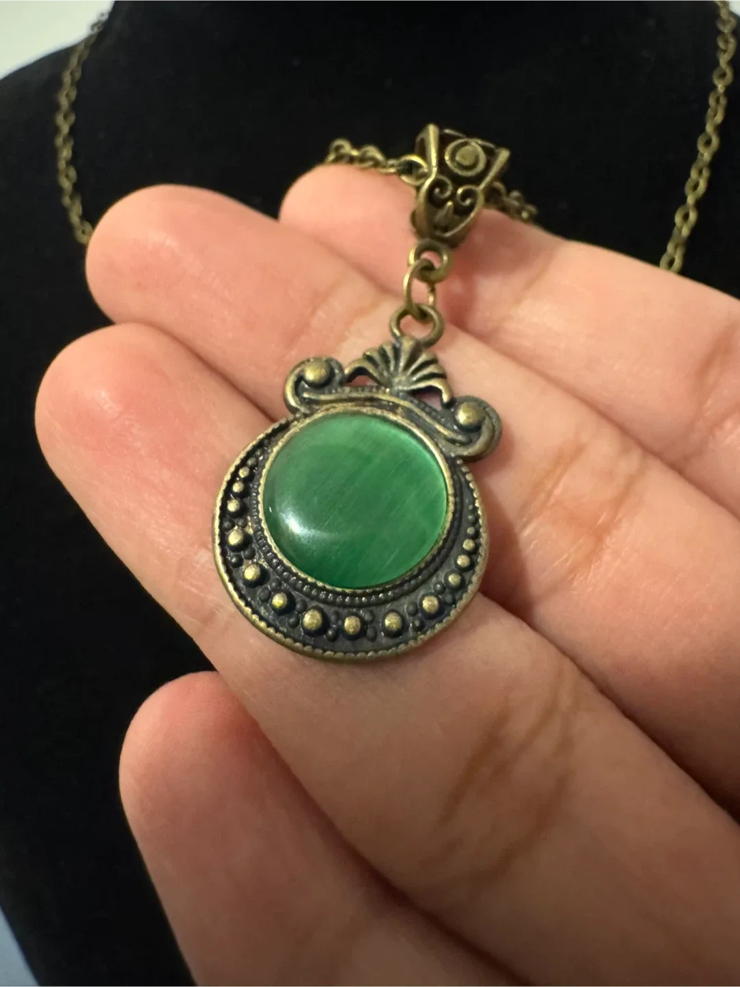 Victorian Renaissance Olive Green Pendant Necklace image indicator(9)