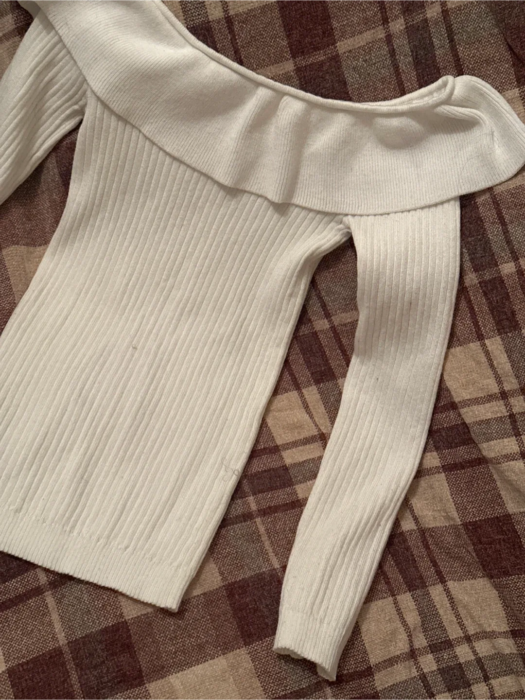 New Look White Off-the-Shoulder Sweater - XL image indicator(4)