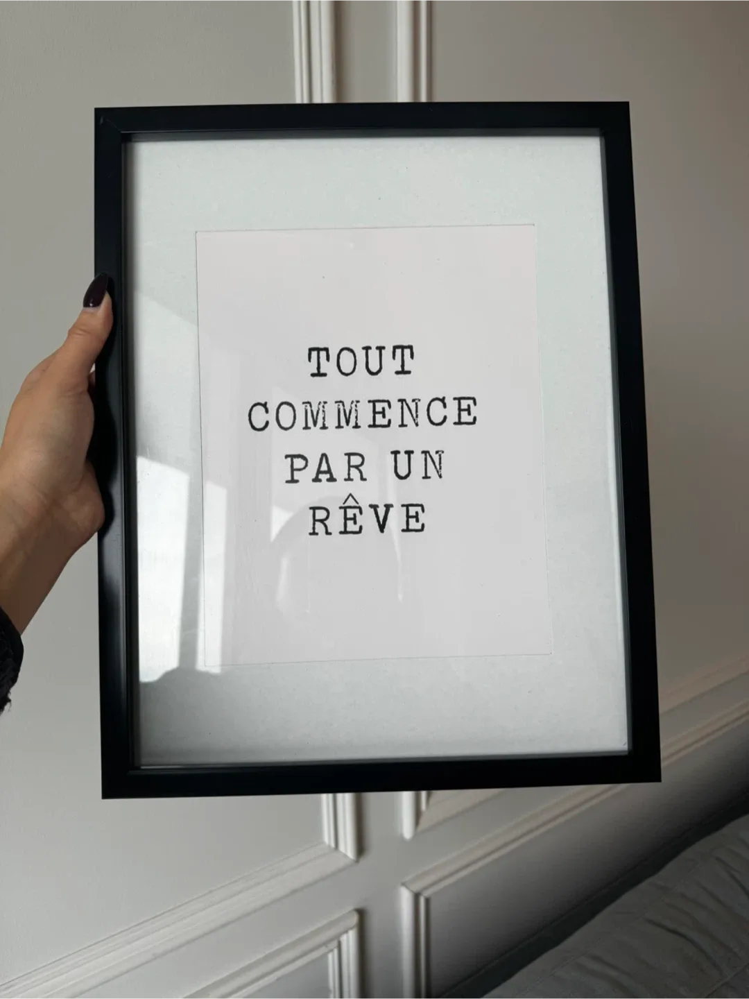 Framed Print - Tout Commence Par Un Reve thumbnail