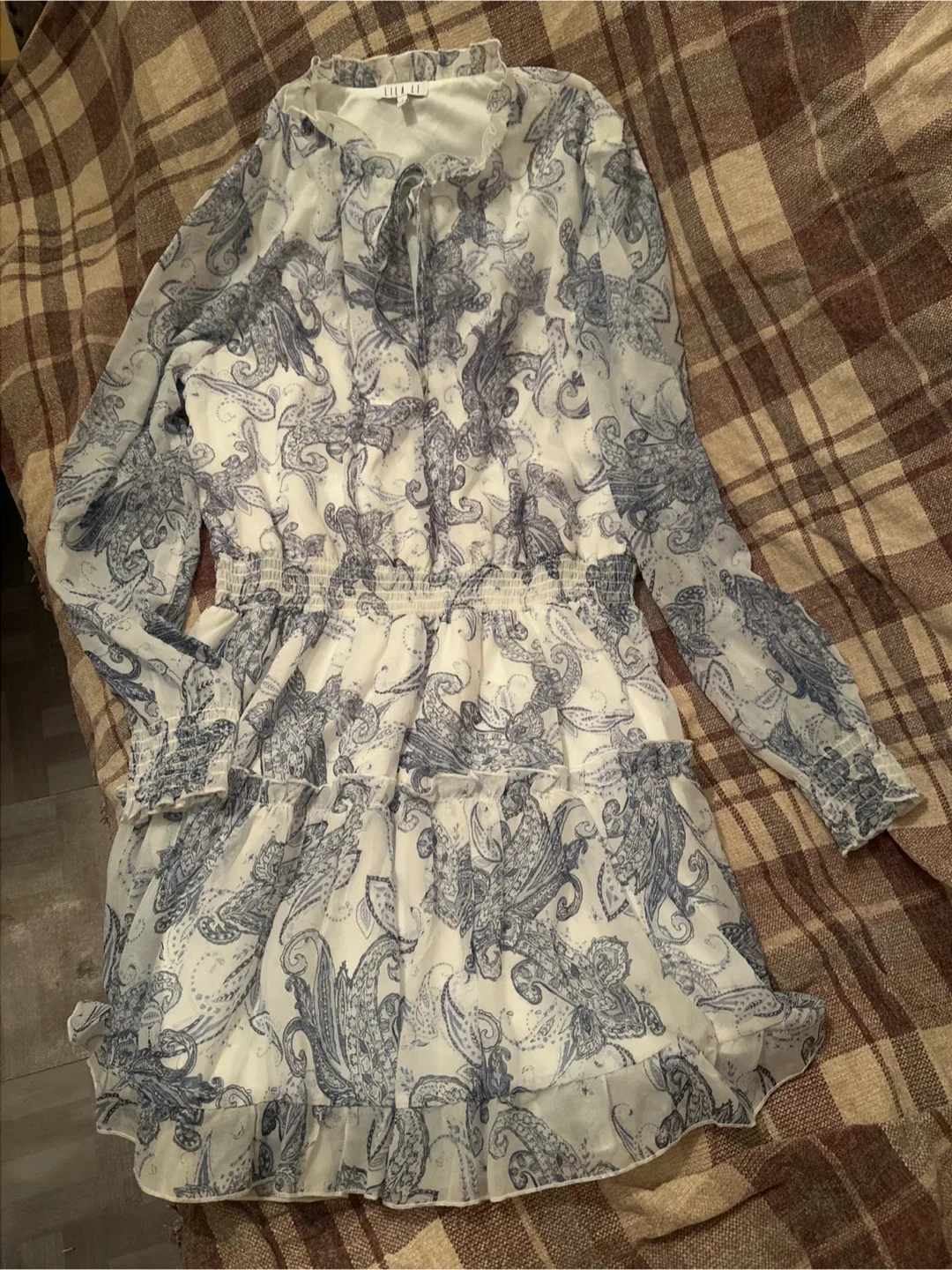 White and Blue Patterned Dress image indicator(6)