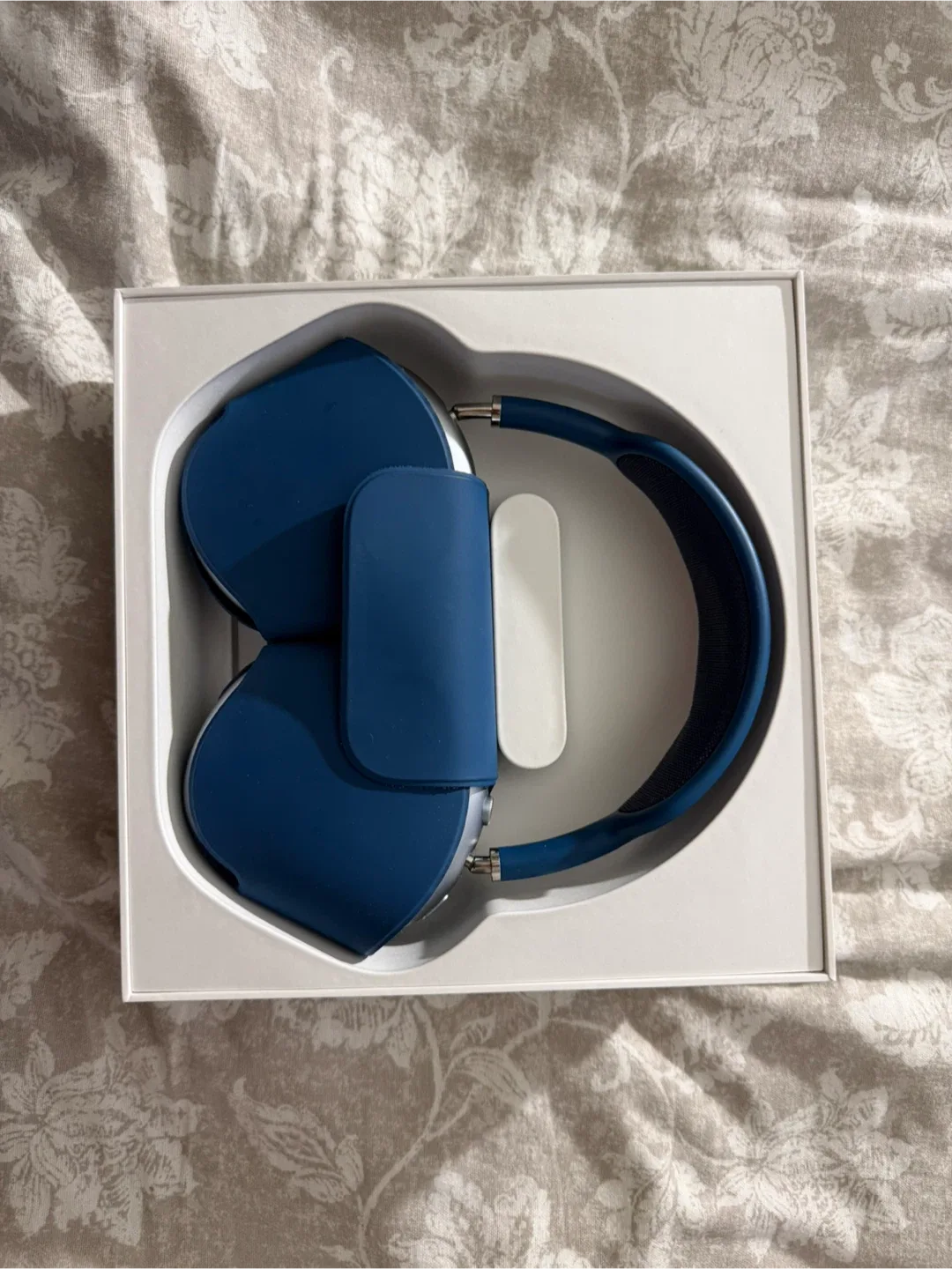 Apple Airpods Max Blue image indicator(3)