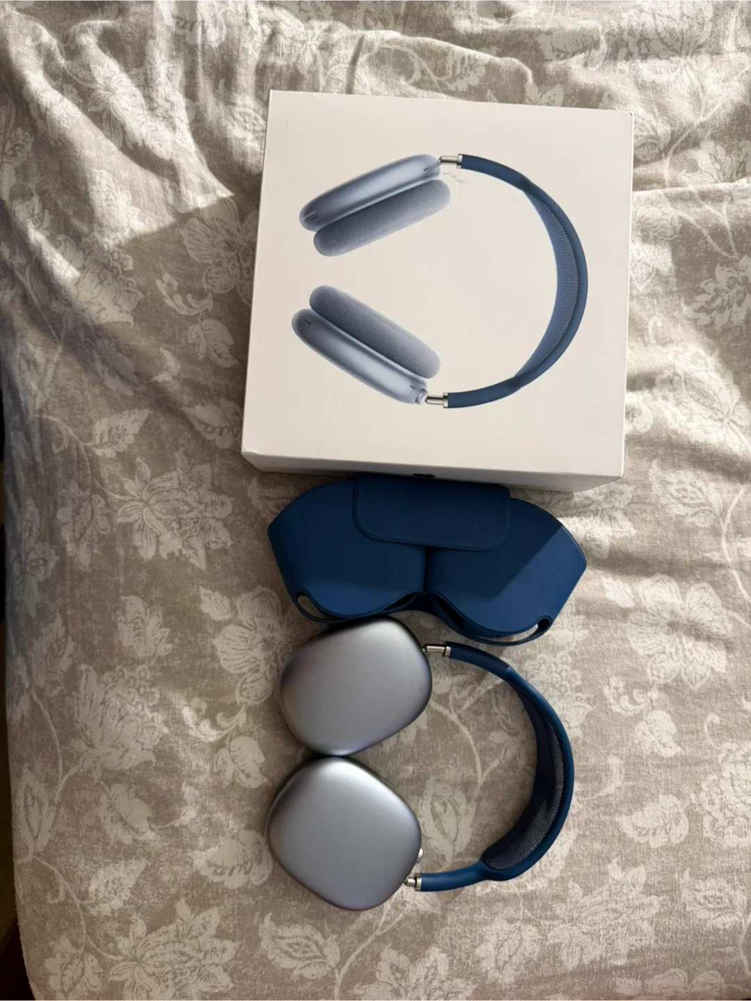 Apple Airpods Max Blue image indicator(2)