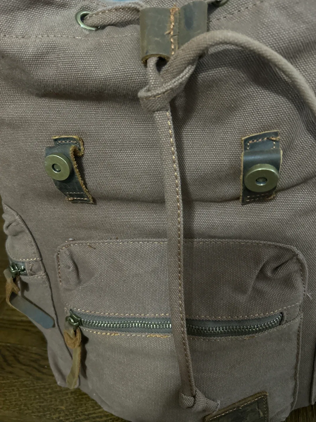 Augur Jans Brown Canvas Backpack image indicator(5)