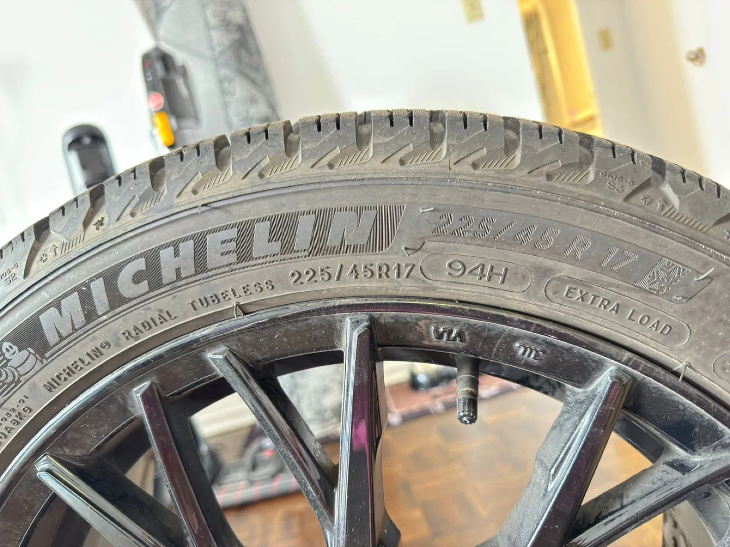 Michelin 225/45R17 Winter Tires on Rims - Set of 4 image indicator(5)