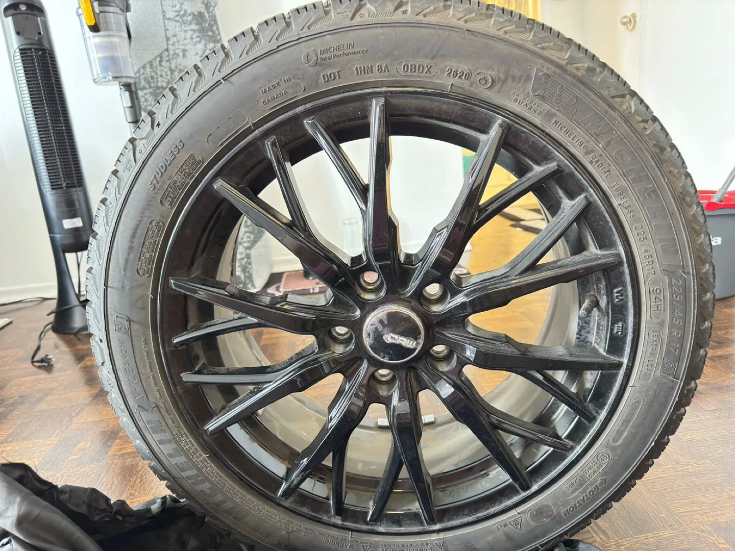 Michelin 225/45R17 Winter Tires on Rims - Set of 4 image indicator(2)