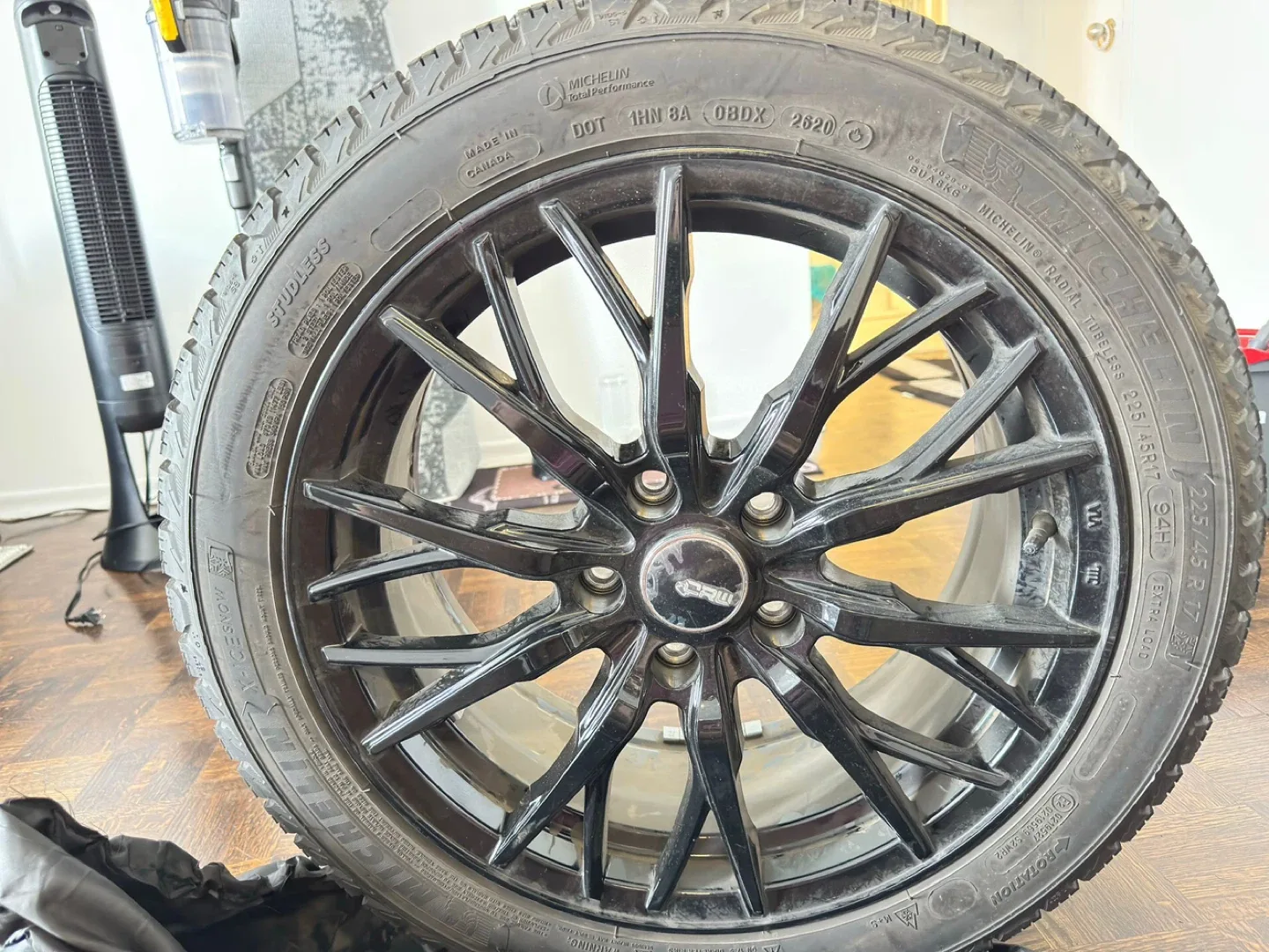 Michelin 225/45R17 Winter Tires on Rims - Set of 4 image indicator(3)