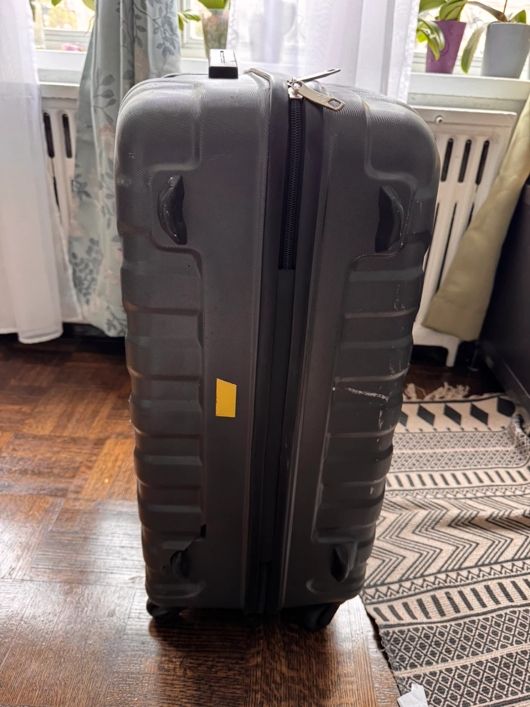 Carlton Black Hardside Luggage - photo 2