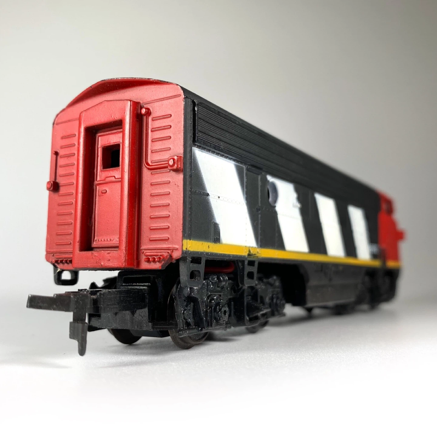 Vintage Life-Like CN Rail Locomotive - photo 4