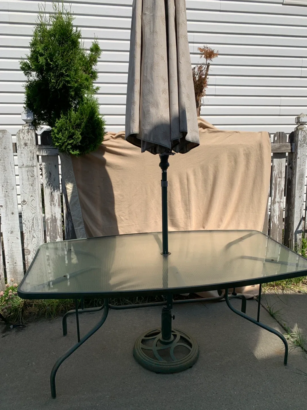 Patio Table with Umbrella image indicator(3)