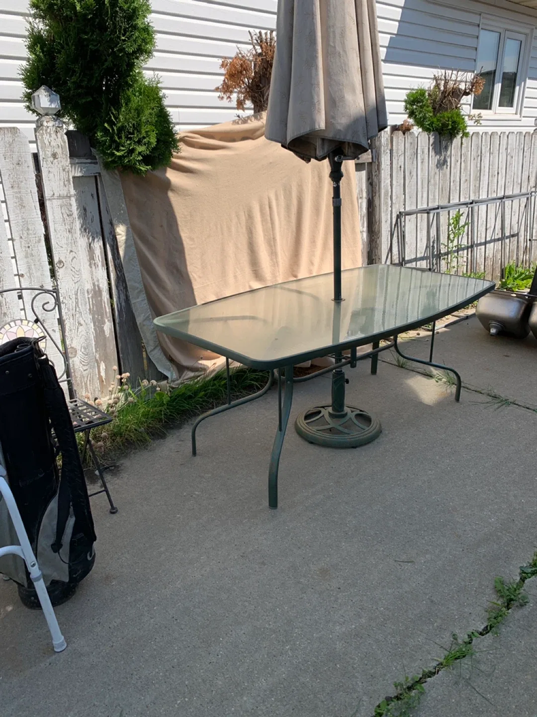 Patio Table with Umbrella image indicator(2)