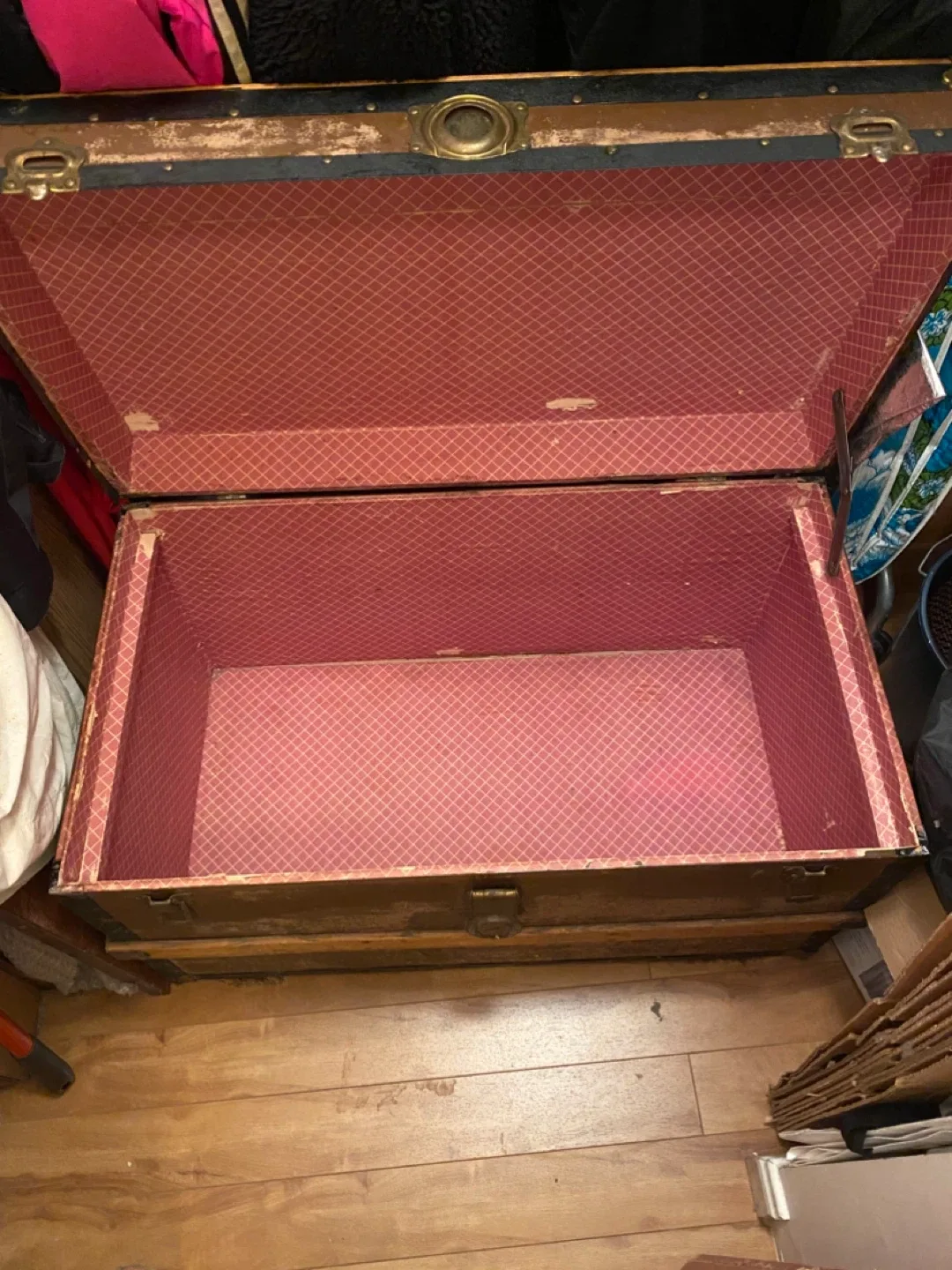 Antique Steamer Trunk image indicator(3)