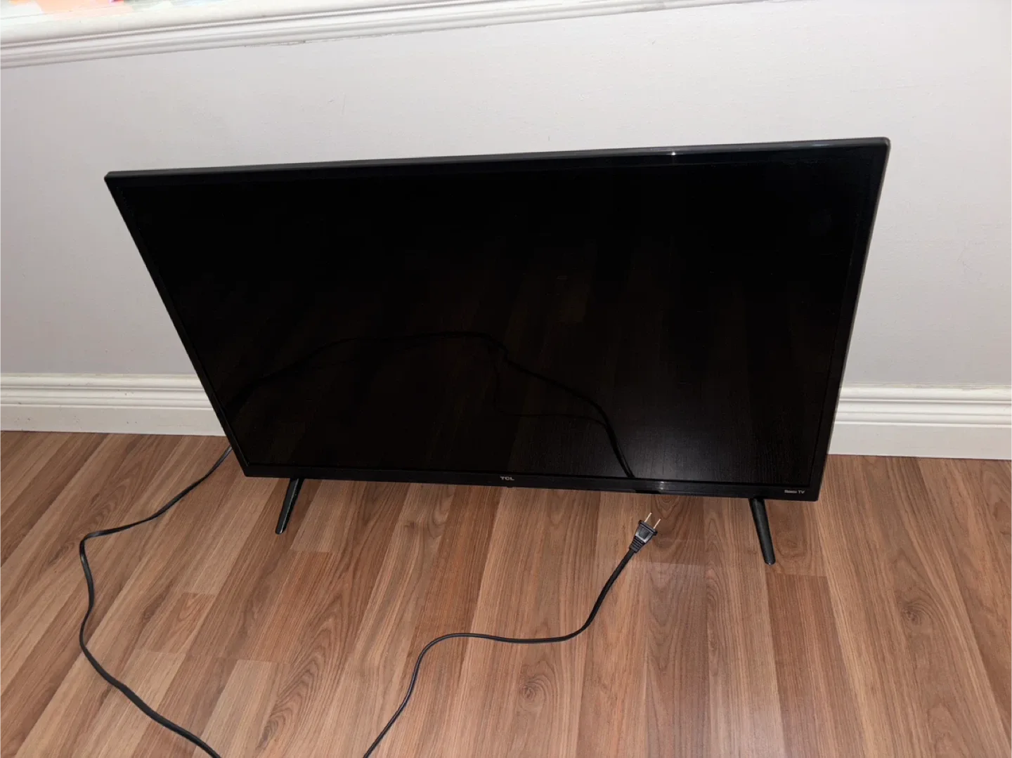 32” TCL Roku TV image indicator(2)