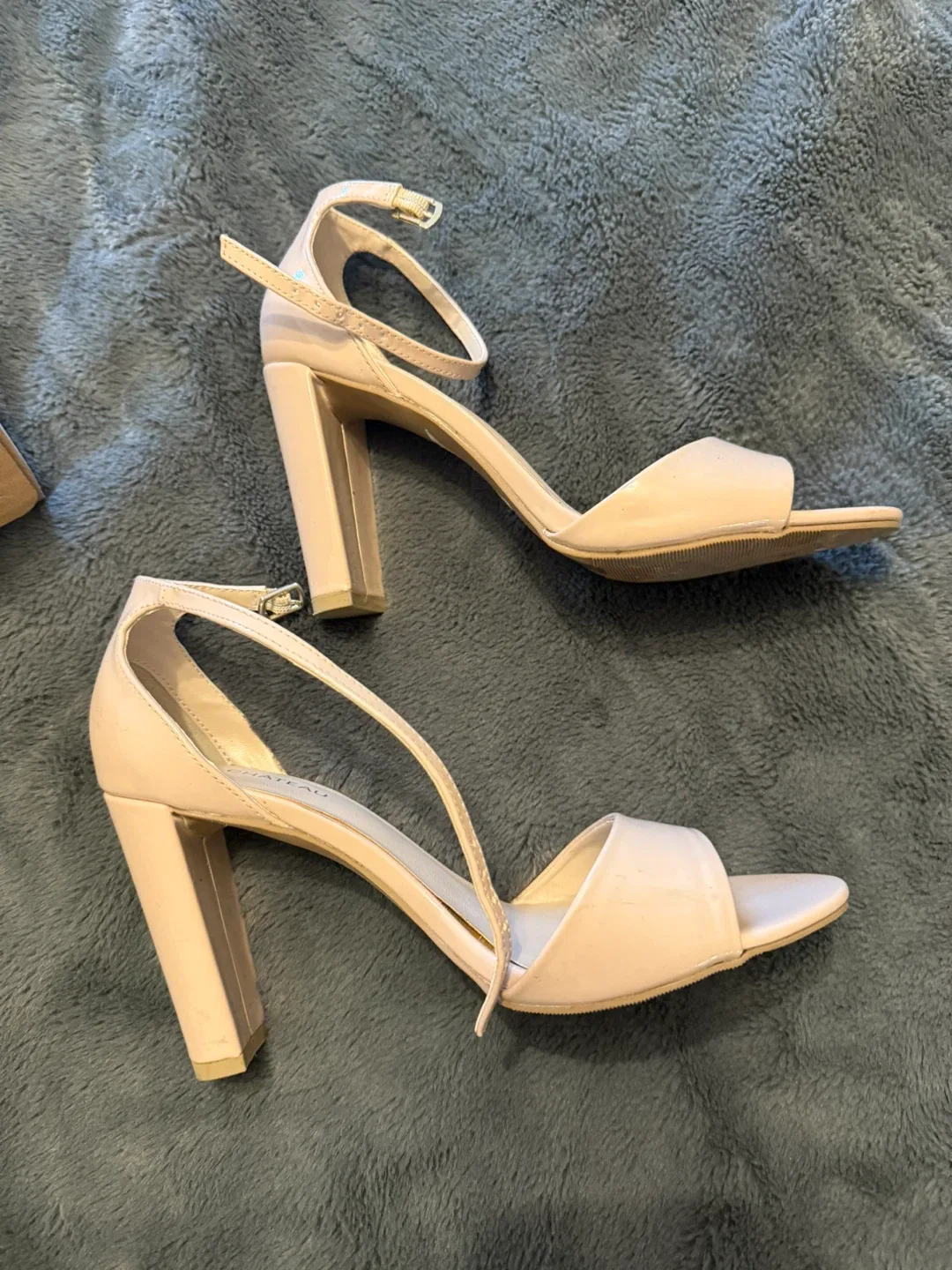 Le Chateau Heels - Size 7 image indicator(2)