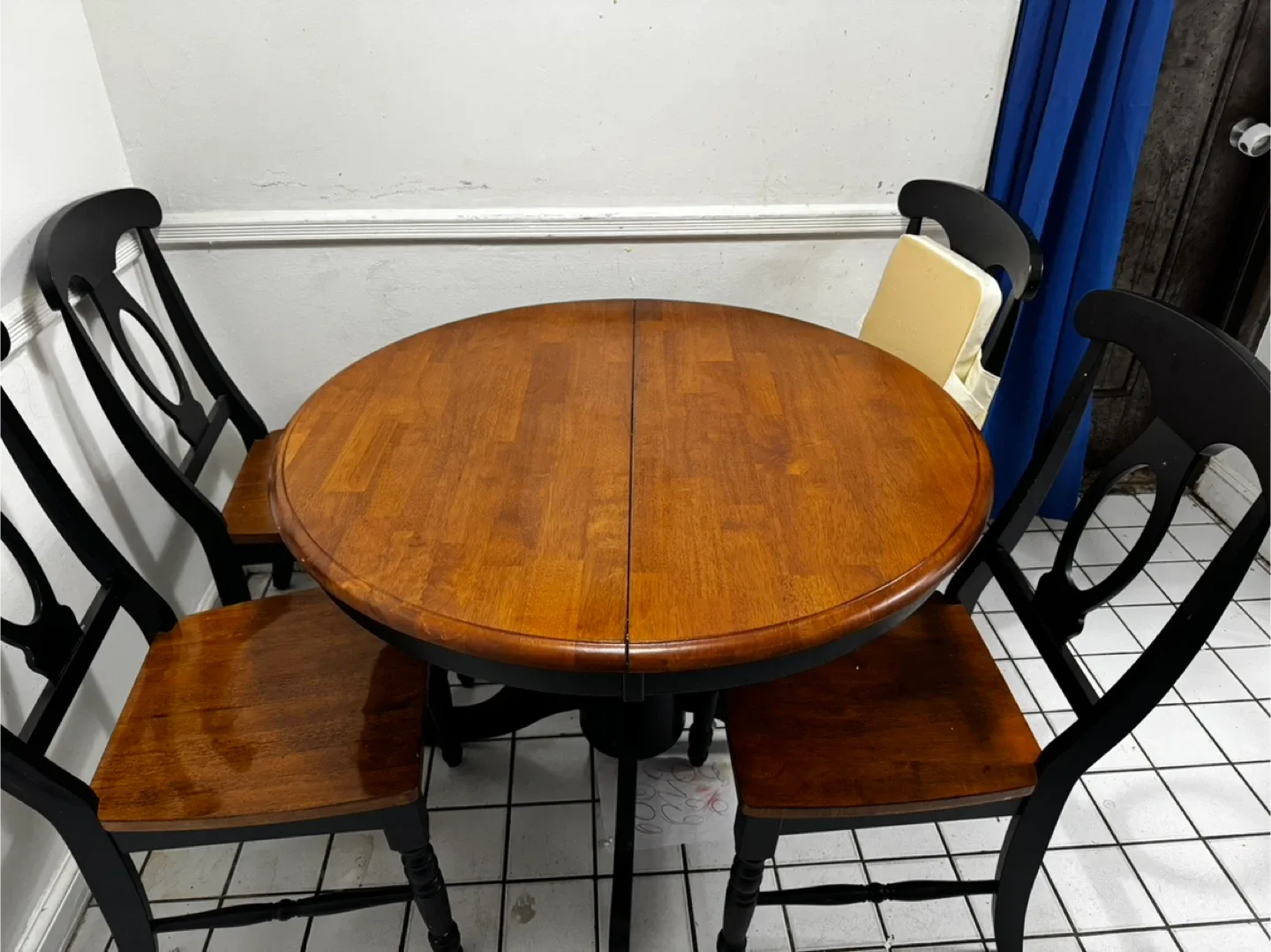 Raymour & Flanigan Kenton Adjustable Dining Table w/ Leaf image indicator(10)