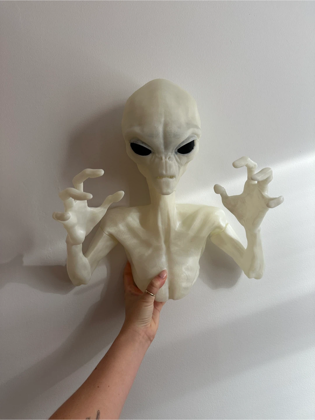 Alien Wall Decor - Glow in the Dark - photo 3