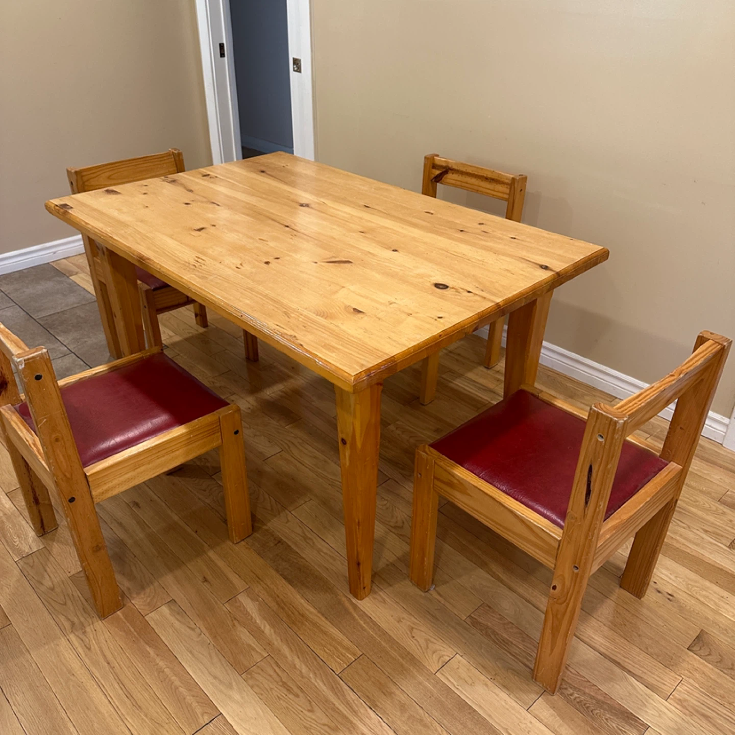 Solid Pine Wood Dining Table Set (CAN DELIVER)
