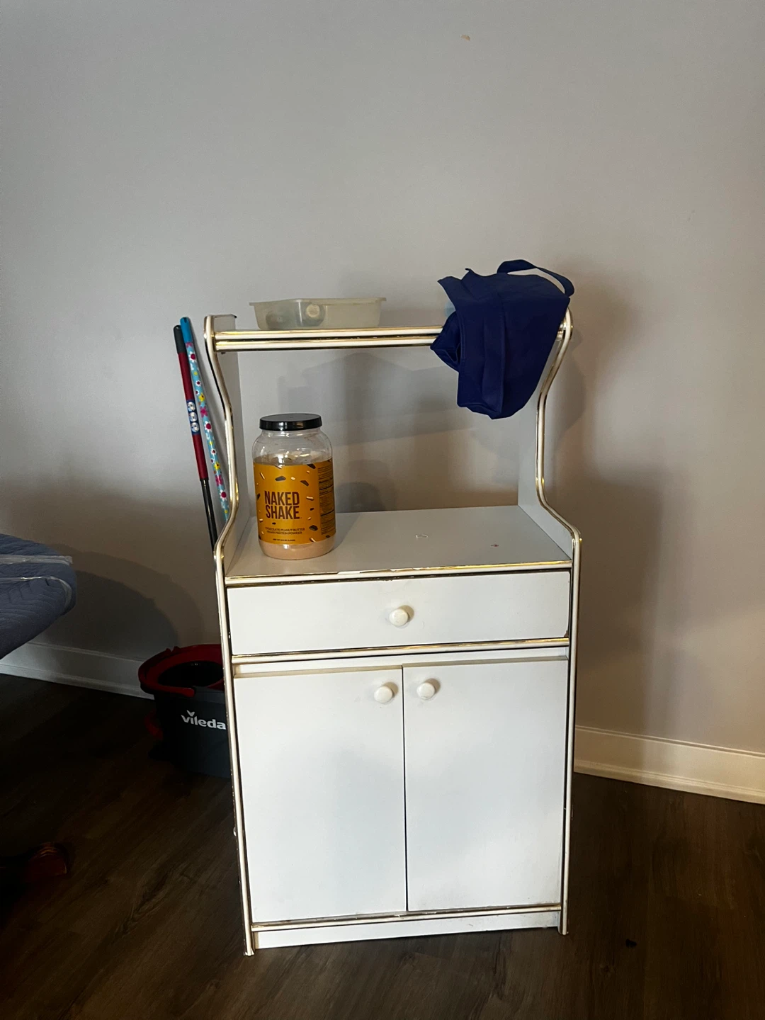 Kitchen storage cabinet