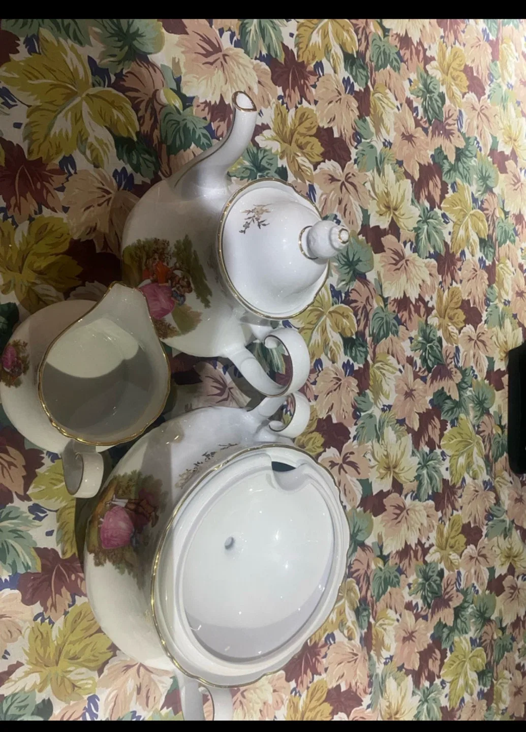 Vintage Porcelain sets image indicator(3)