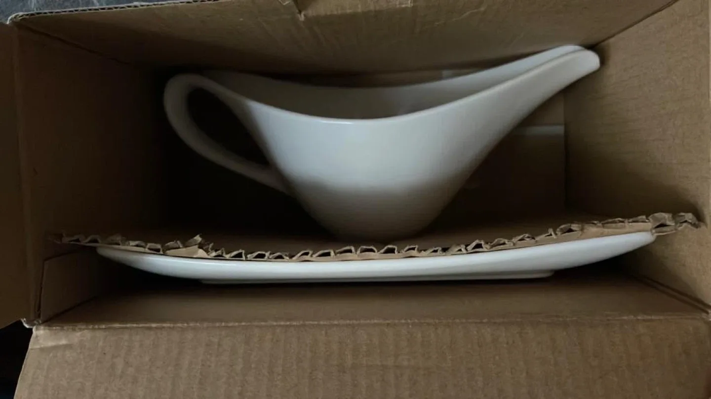 White Gravy Boat with Plate, new image indicator(8)