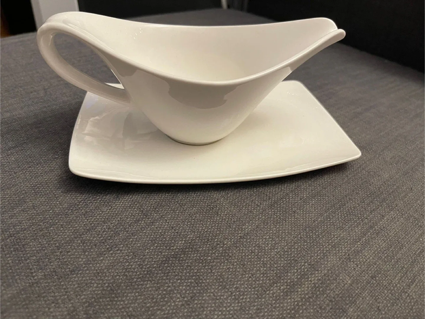 White Gravy Boat with Plate, new image indicator(4)