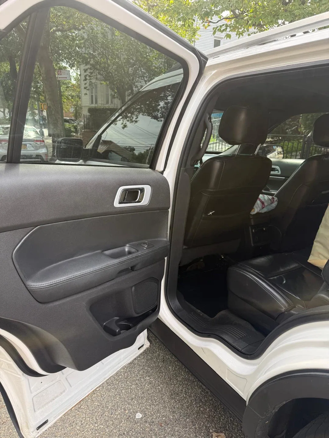 Por motivo de viaje de oferta vendo flamante Ford explored image indicator(6)