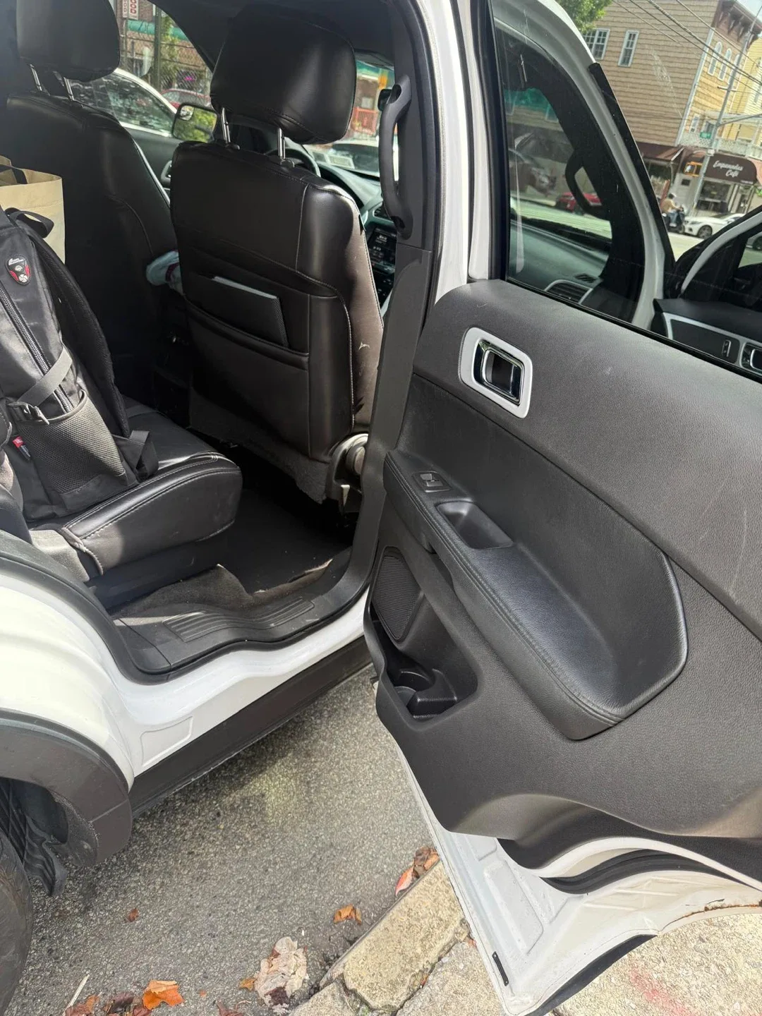 Por motivo de viaje de oferta vendo flamante Ford explored image indicator(5)