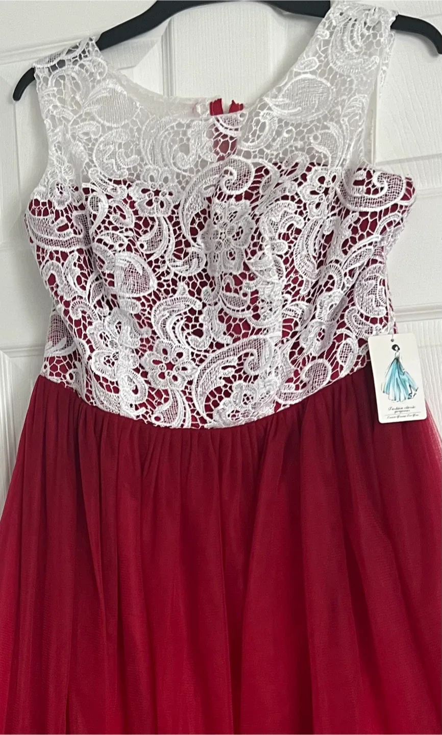 Red and White Lace Formal Dress thumbnail