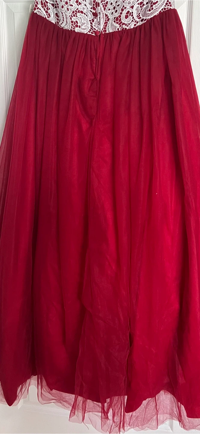 Red and White Lace Formal Dress - photo 3
