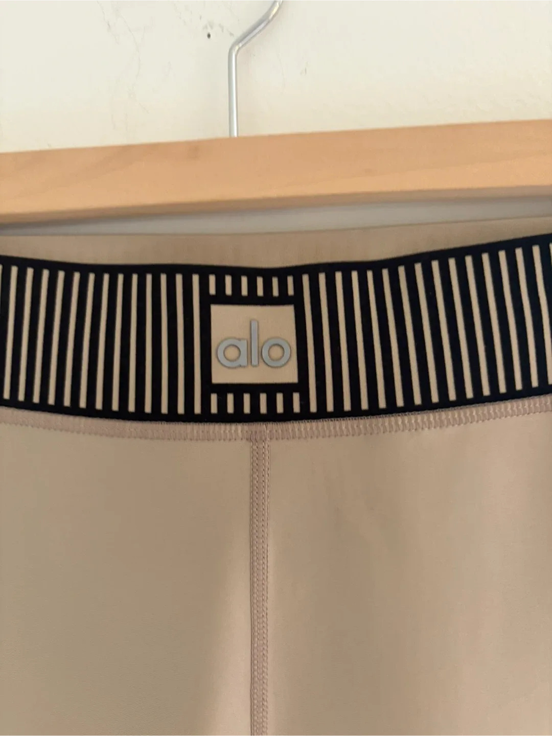 Alo Yoga High-Waist Legit Legging - Size Small image indicator(2)