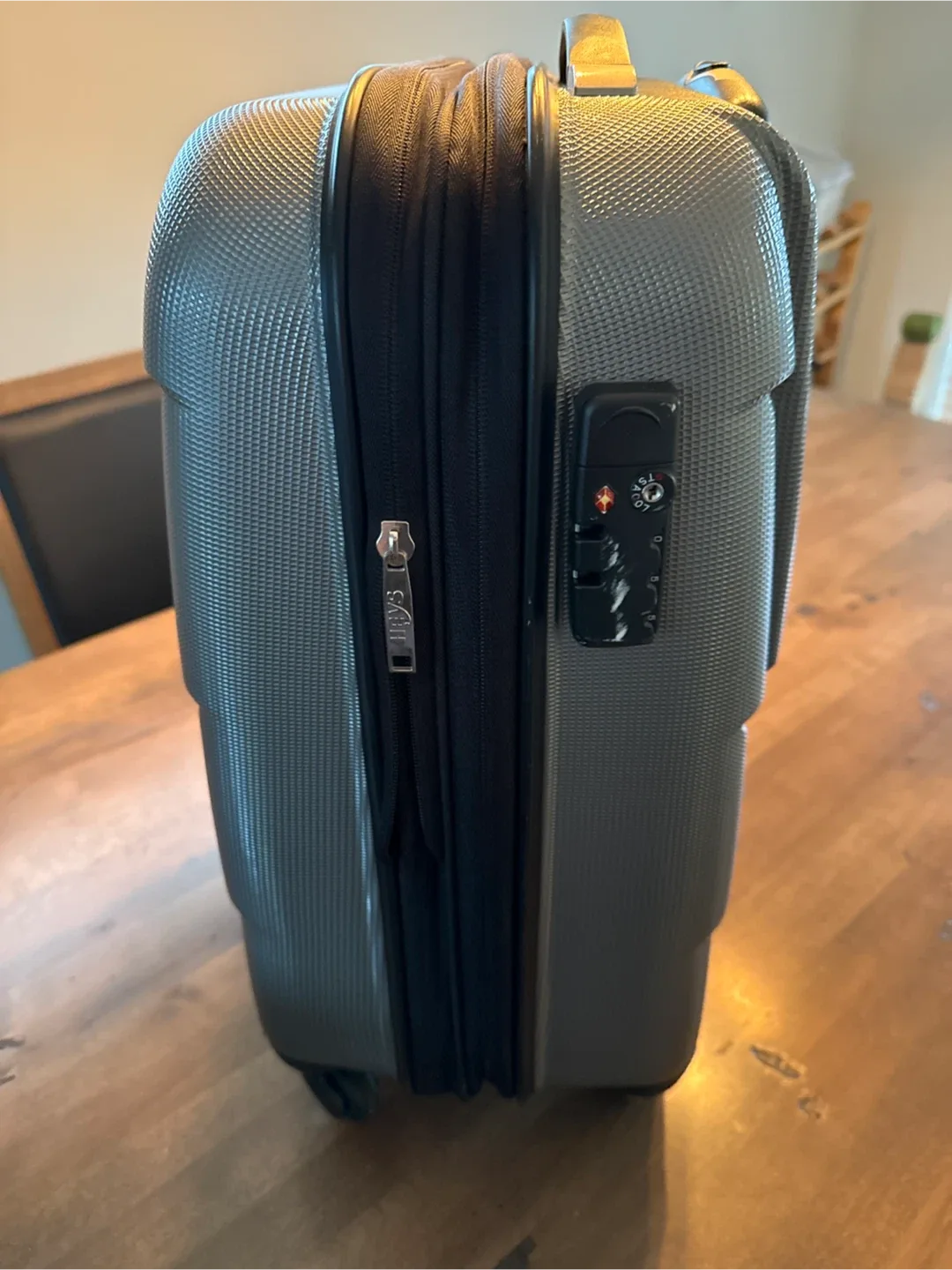 Heys Grey Carry-On Luggage image indicator(5)