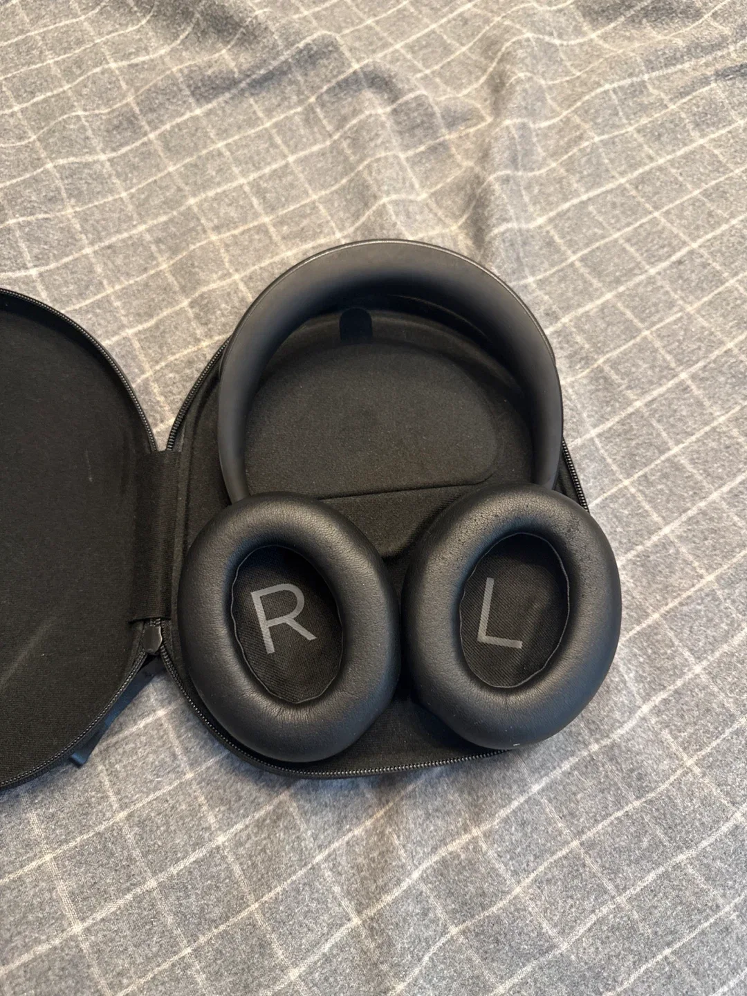 Bose Noise Cancelling Headphones 700 - Black image indicator(2)