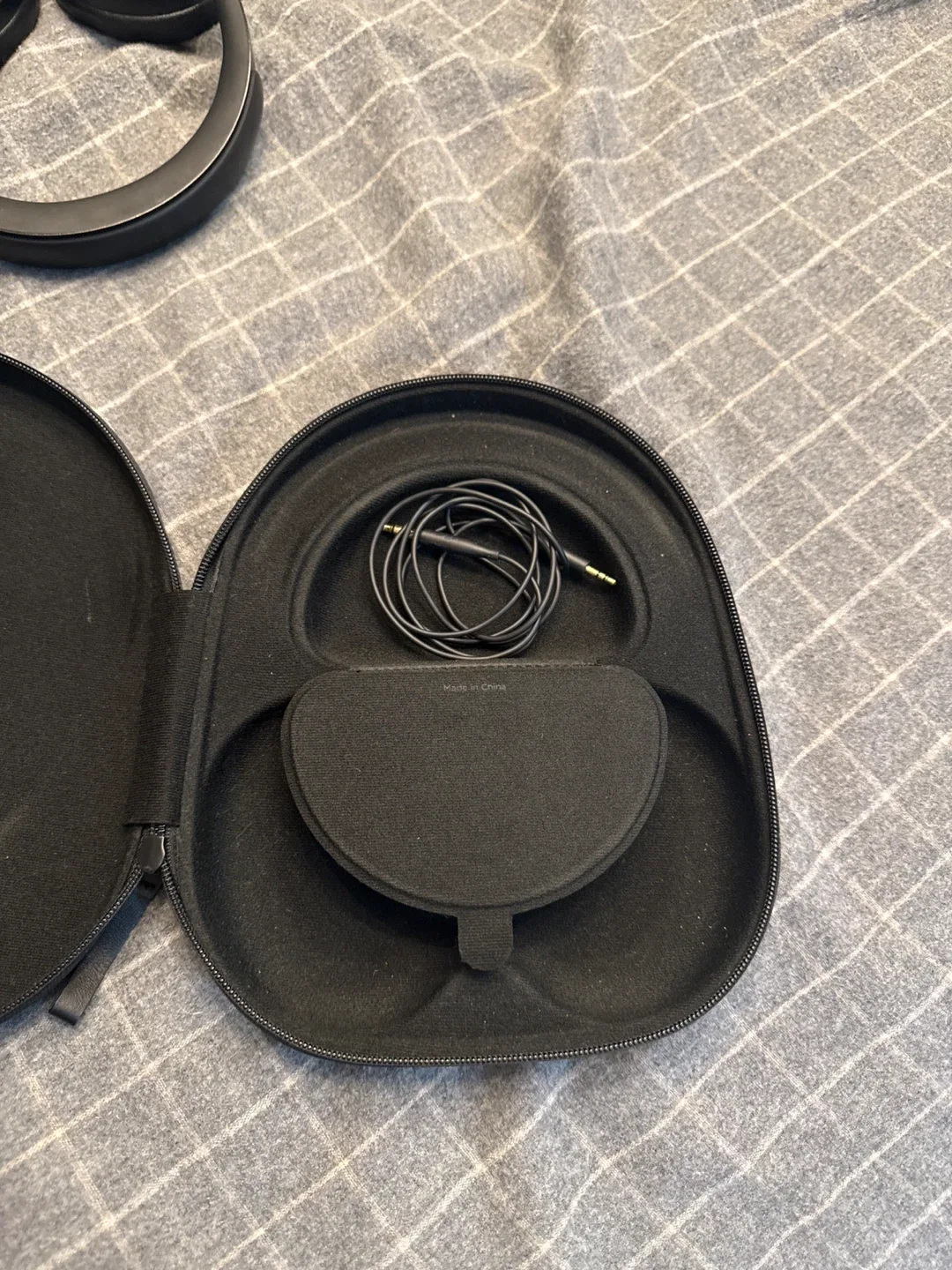 Bose Noise Cancelling Headphones 700 - Black image indicator(3)