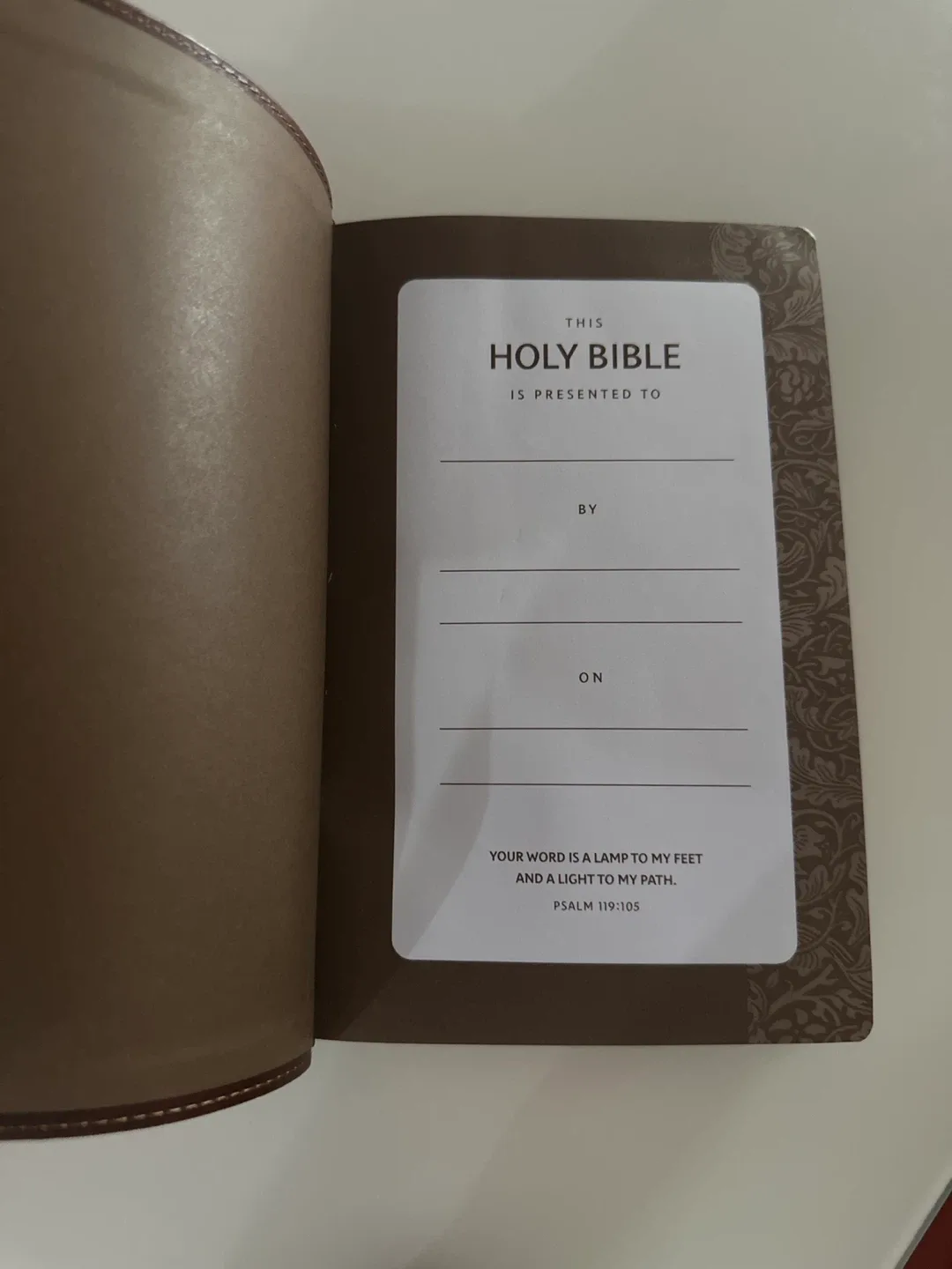 Holy bible - Thomas Nelson New King James Bible image indicator(4)