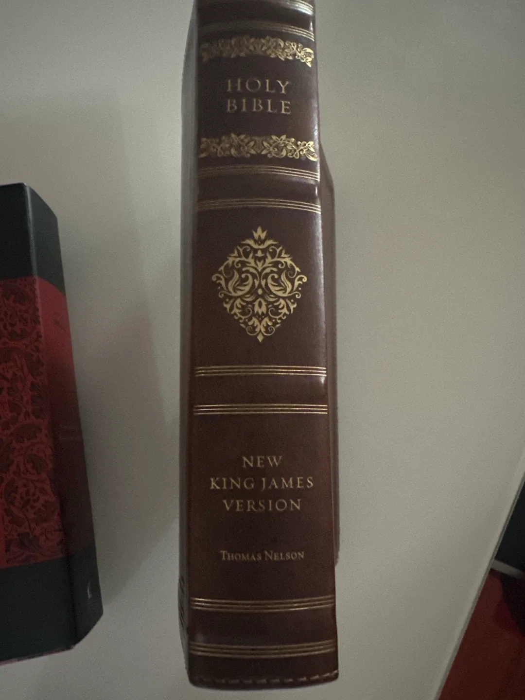 Holy bible - Thomas Nelson New King James Bible image indicator(3)