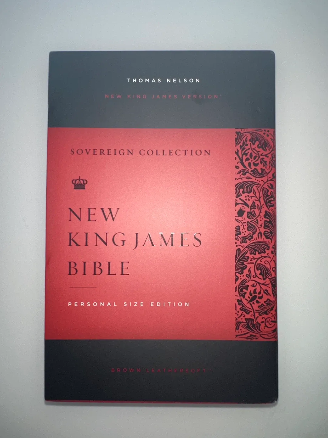 Holy bible - Thomas Nelson New King James Bible image indicator(2)