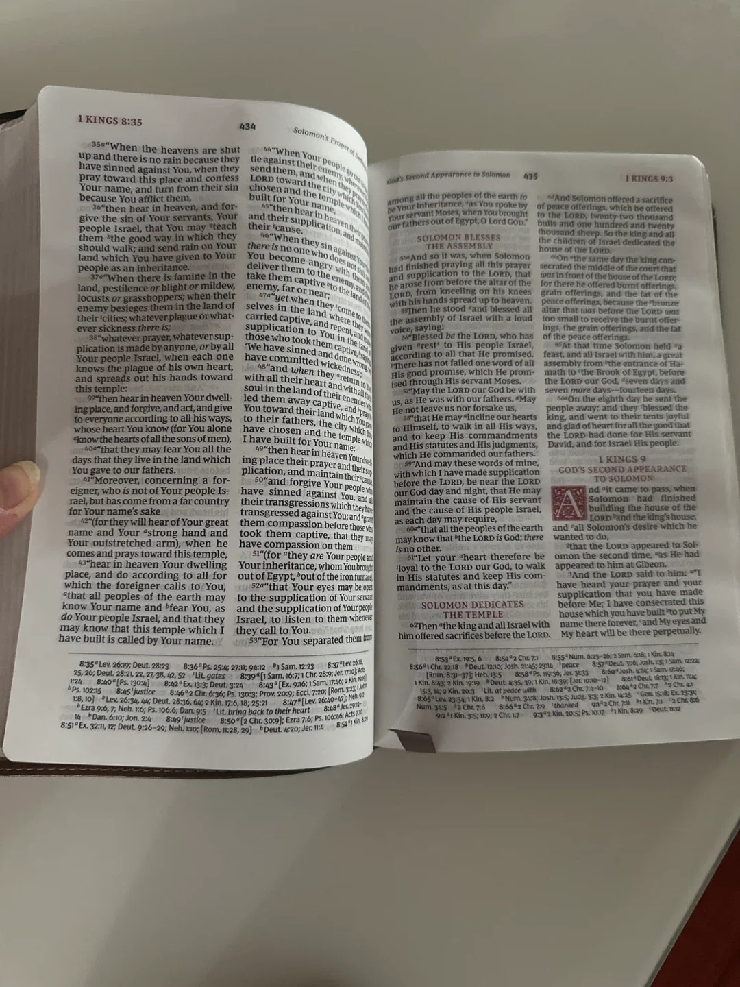 Holy bible - Thomas Nelson New King James Bible image indicator(5)