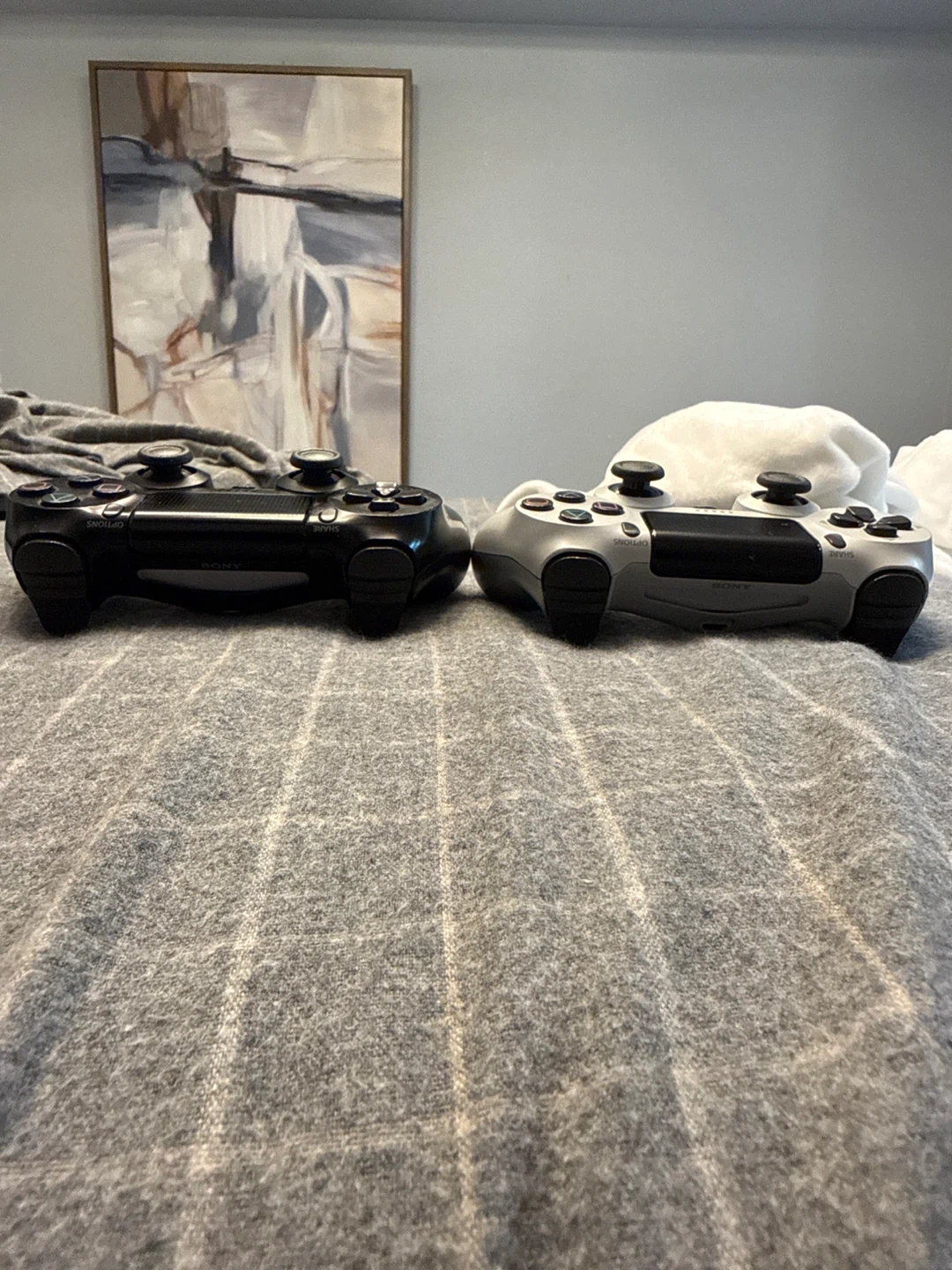 Sony Playstation 4 Dualshock Controllers - Black & White - photo 3