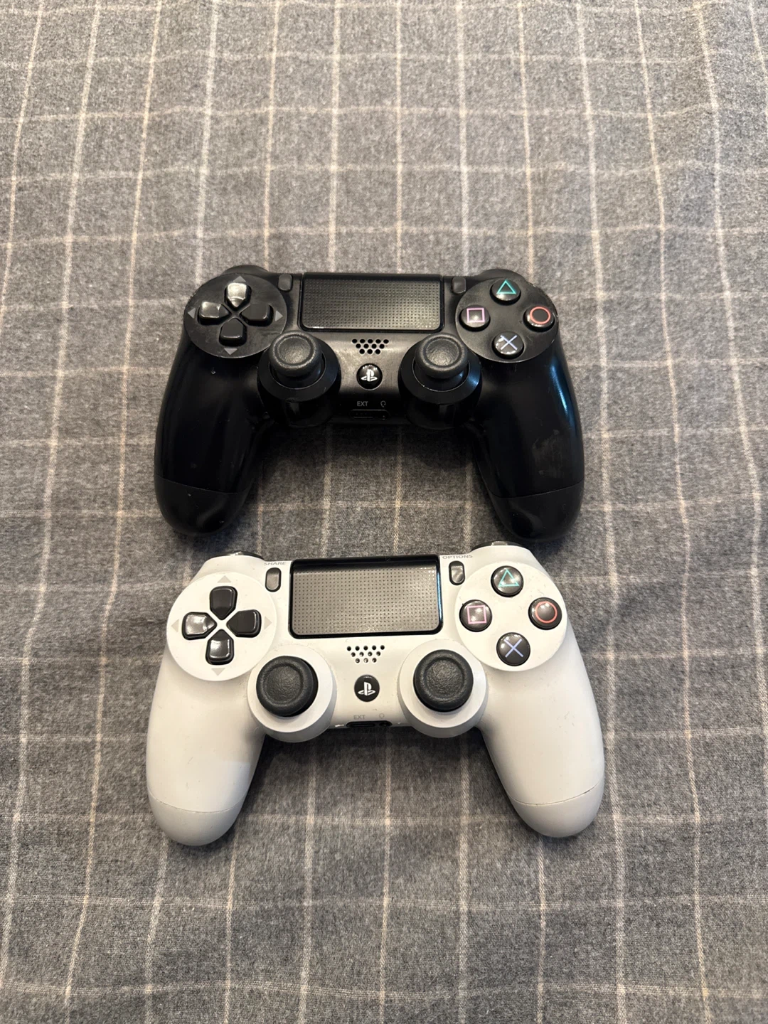 Sony Playstation 4 Dualshock Controllers - Black & White