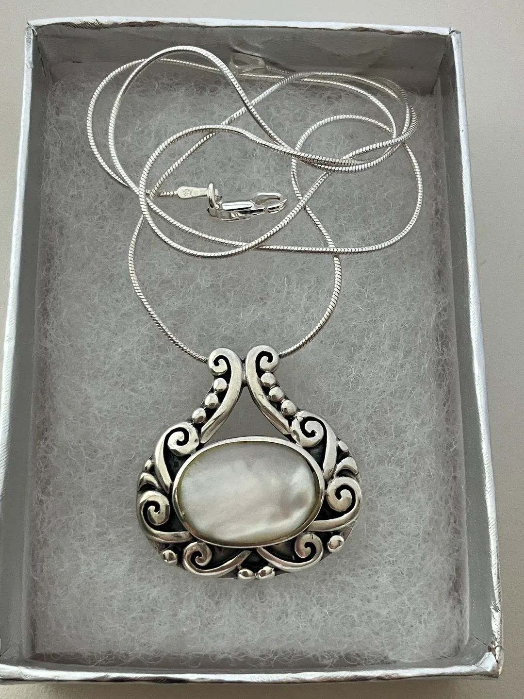 Sterling Silver Necklace with Mother of Pearl Pendant thumbnail