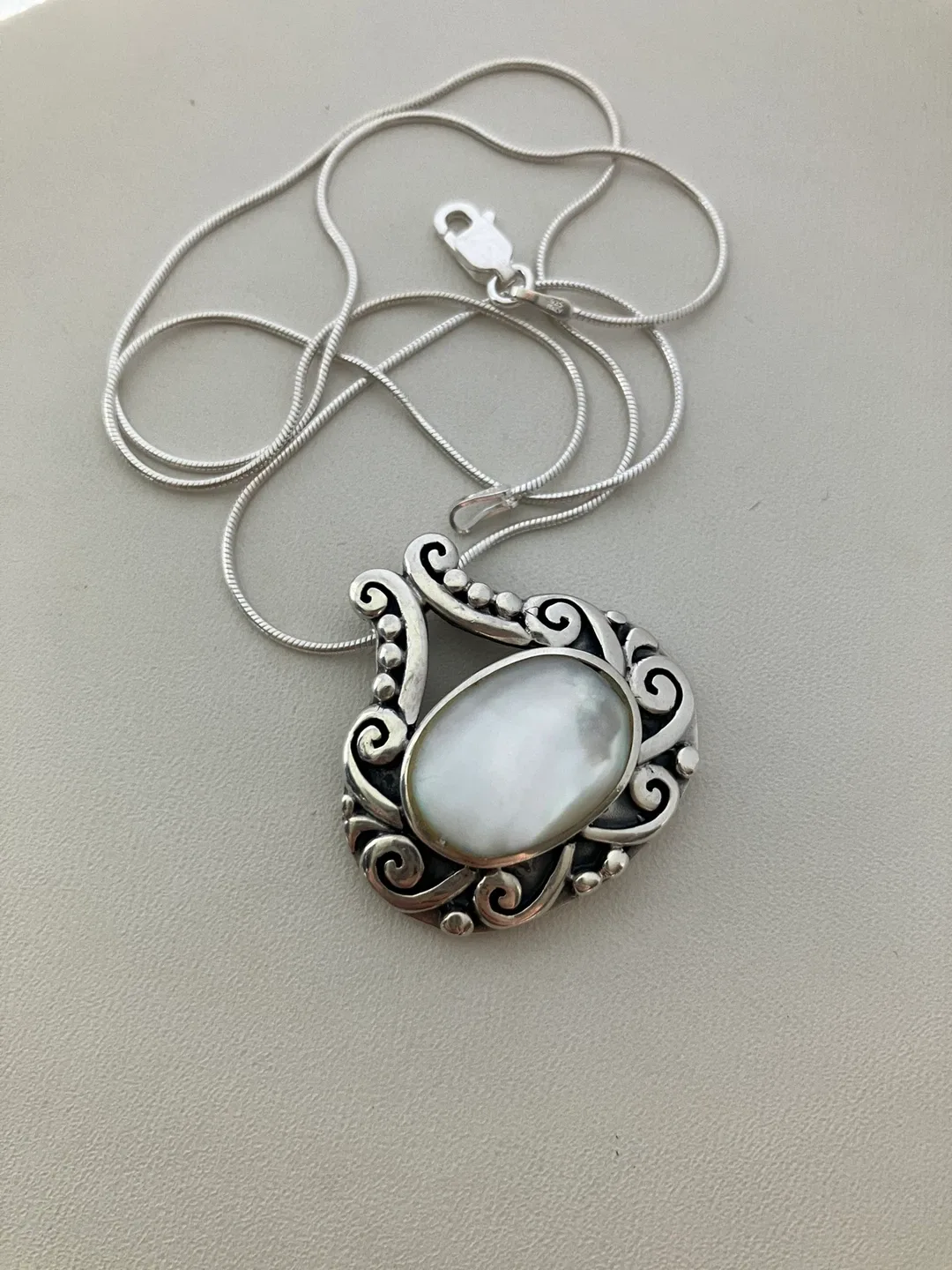 Sterling Silver Necklace with Mother of Pearl Pendant image indicator(4)