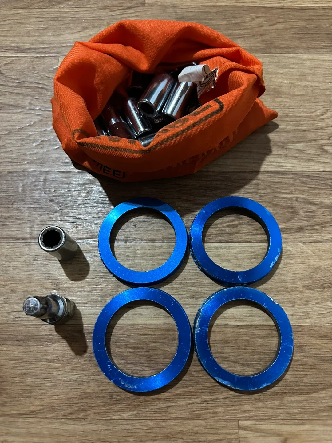 Used 17" Alloy Wheels with Winter Tires image indicator(6)