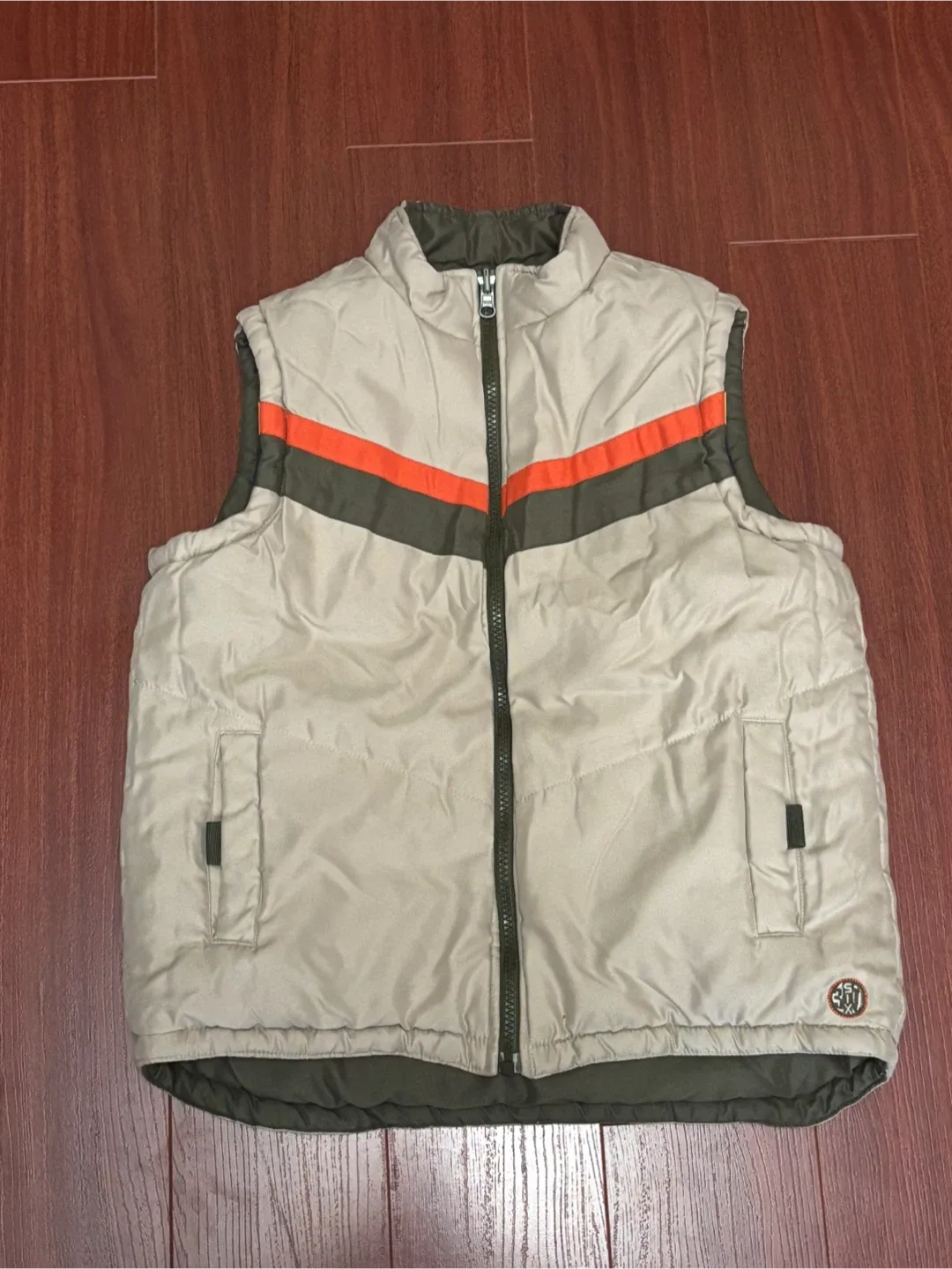 Kids' Puffer Vest - Size 6/8 image indicator(2)